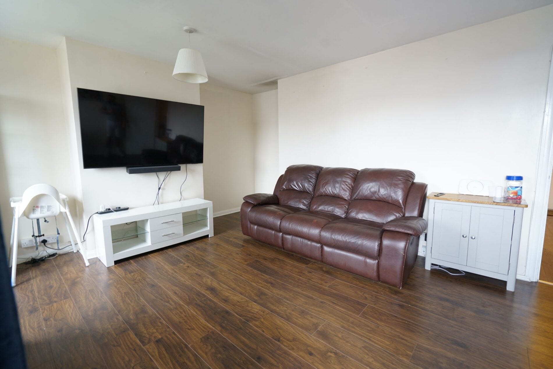 Flat Sydney Road in Tilbury