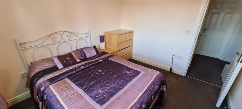 Room Wentworth Hill in Greater London