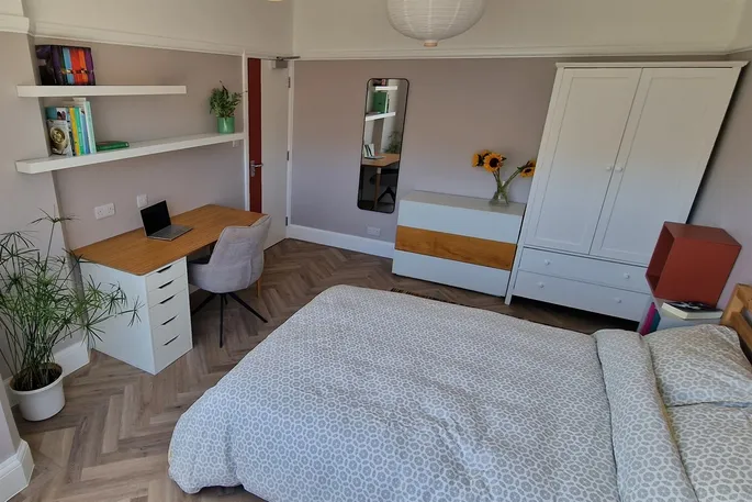 Room Peveril Road in Nottingham