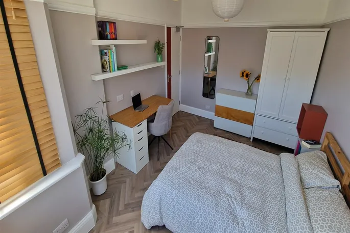 Room Peveril Road in Nottingham