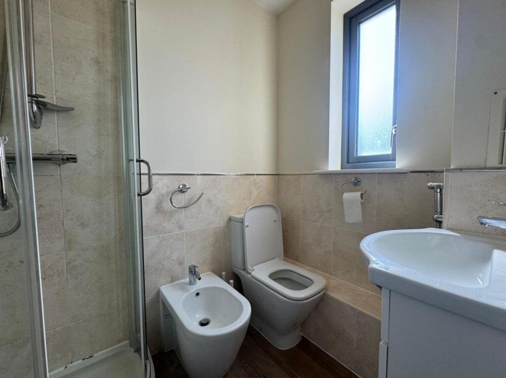 Room Jack Dimmer Close in Greater London