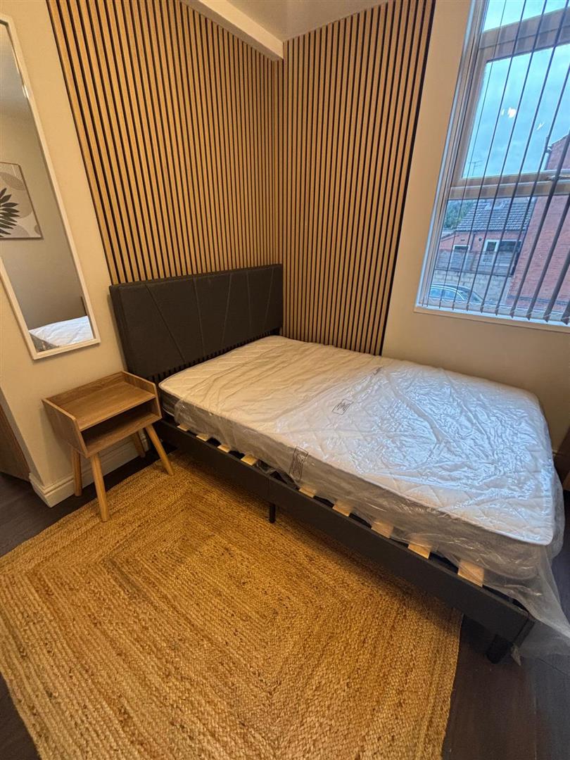 Room Sovereign Road in Coventry