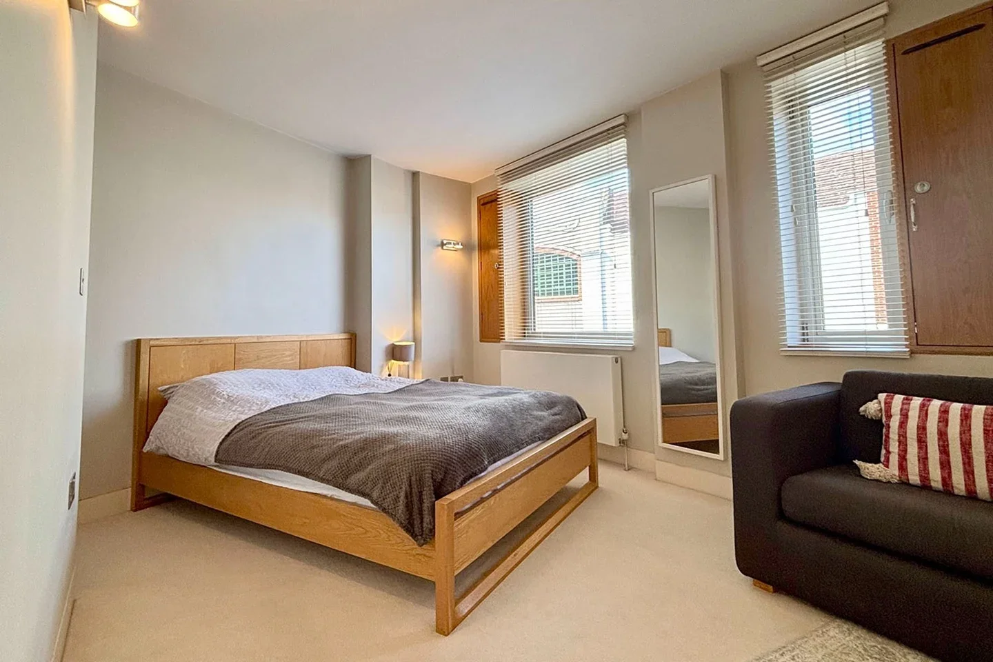 Flat Chiswick High Road in Greater London
