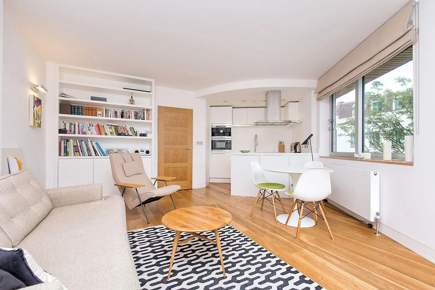 Flat Chiswick High Road in Greater London
