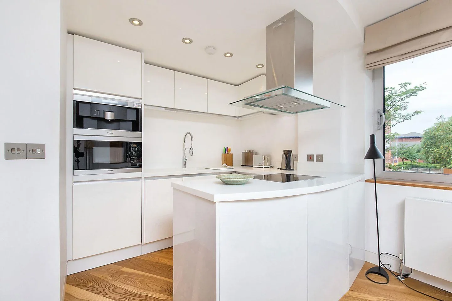 Flat Chiswick High Road in Greater London