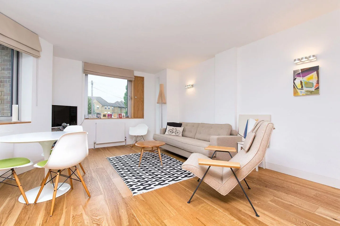 Flat Chiswick High Road in Greater London