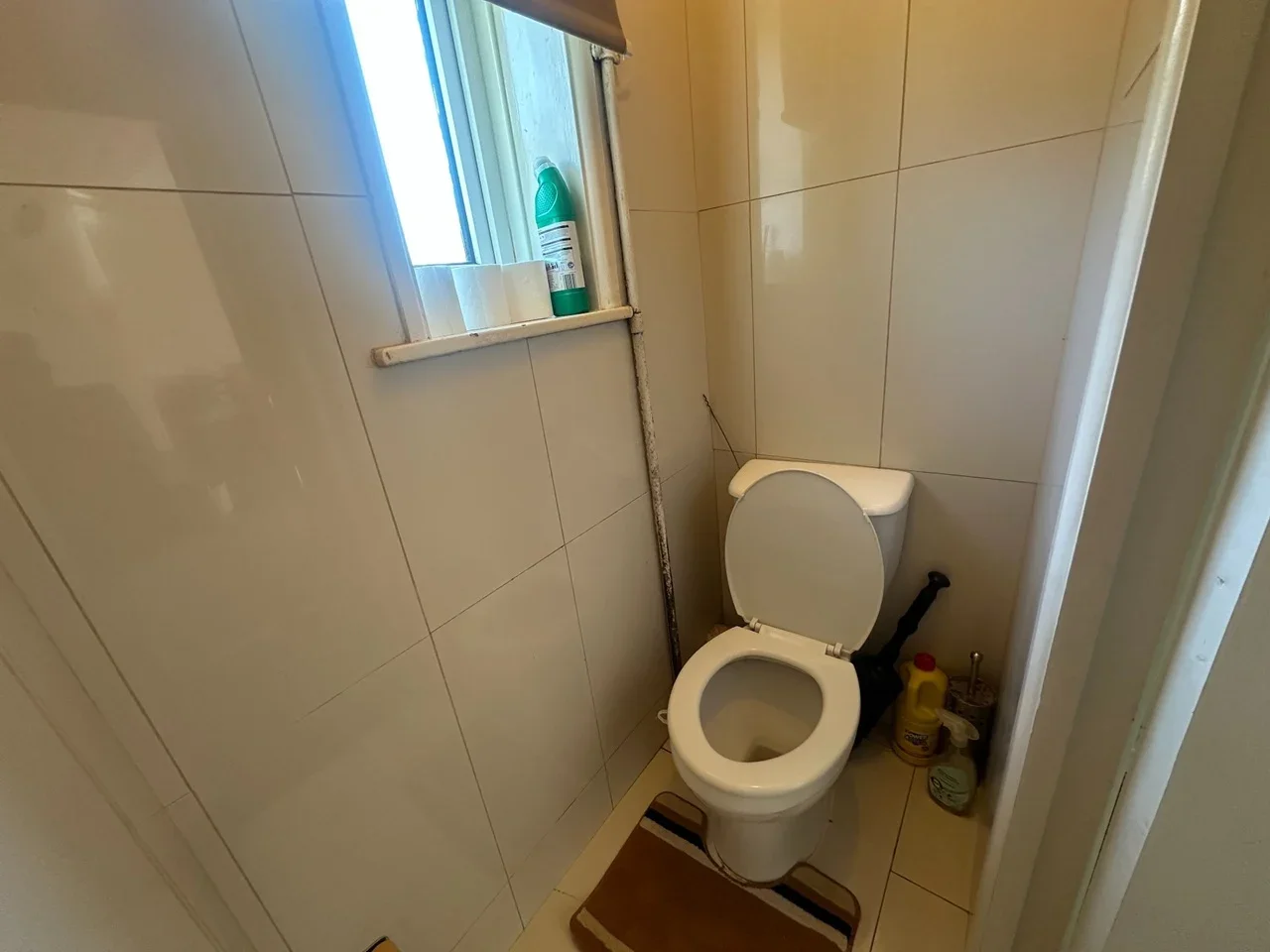 Room Groveside Road in Greater London