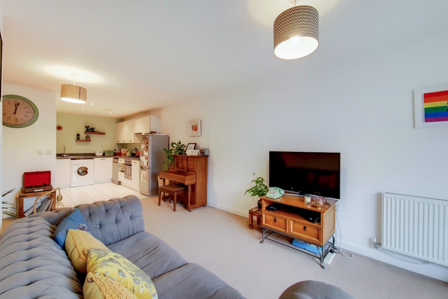 Flat Apple Yard in Greater London