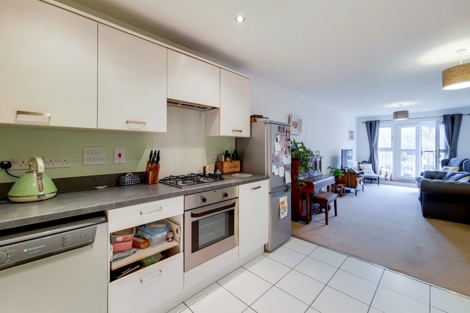 Flat Apple Yard in Greater London