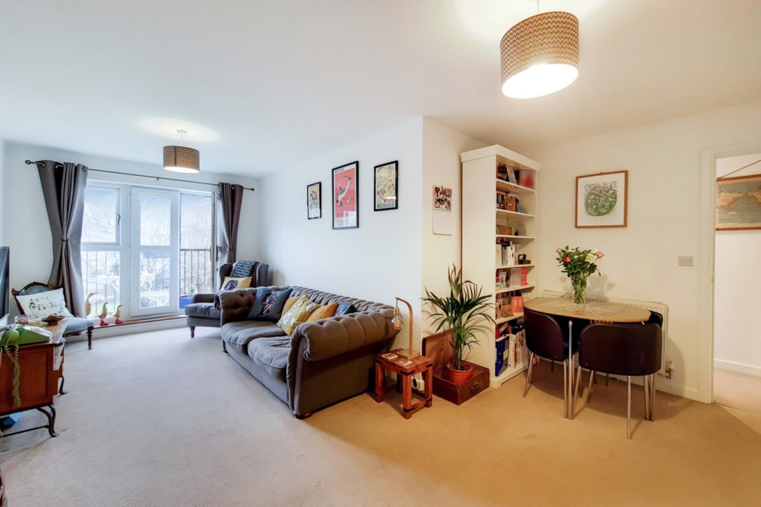 Flat Apple Yard in Greater London