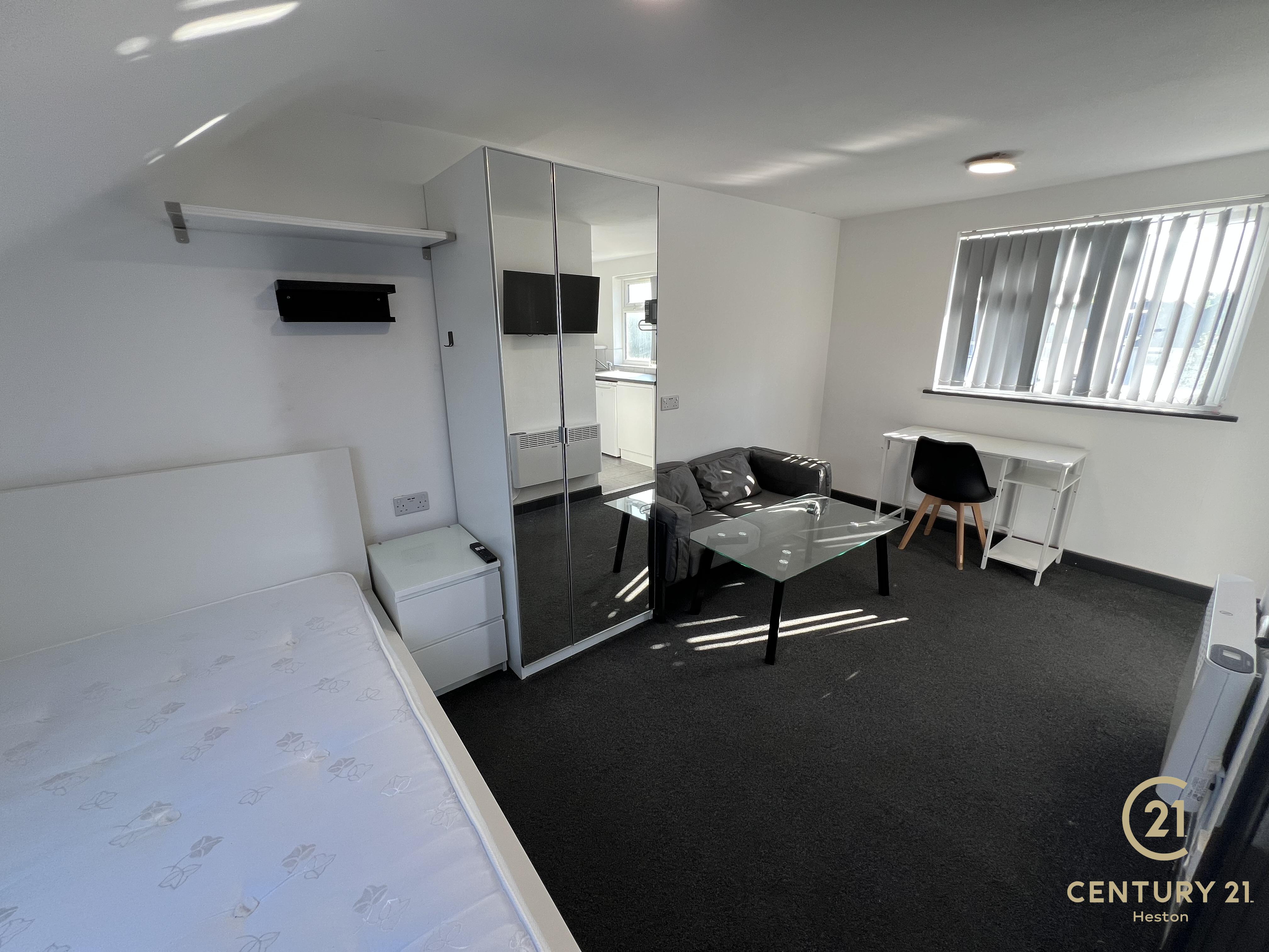 Flat Sedgwick Avenue in Greater London
