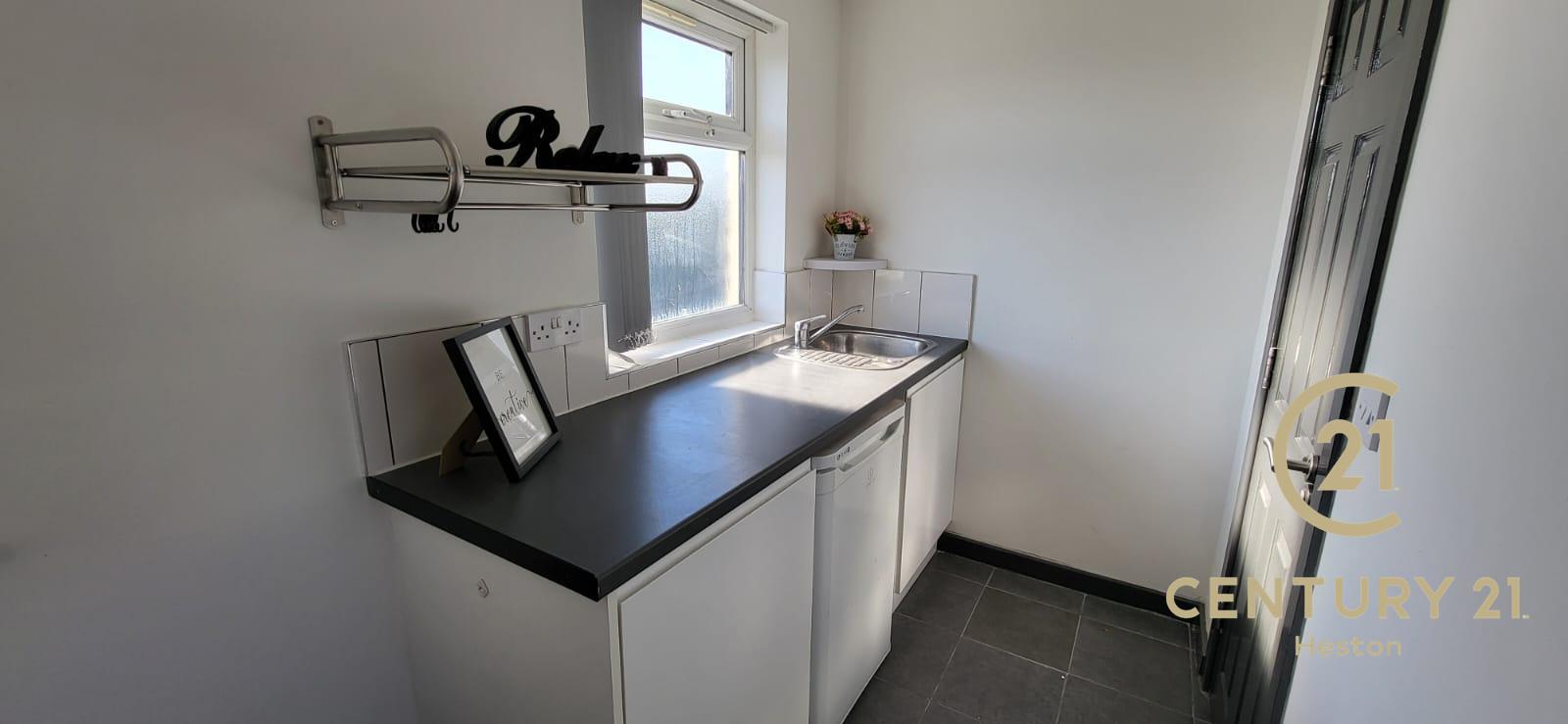 Flat Sedgwick Avenue in Greater London