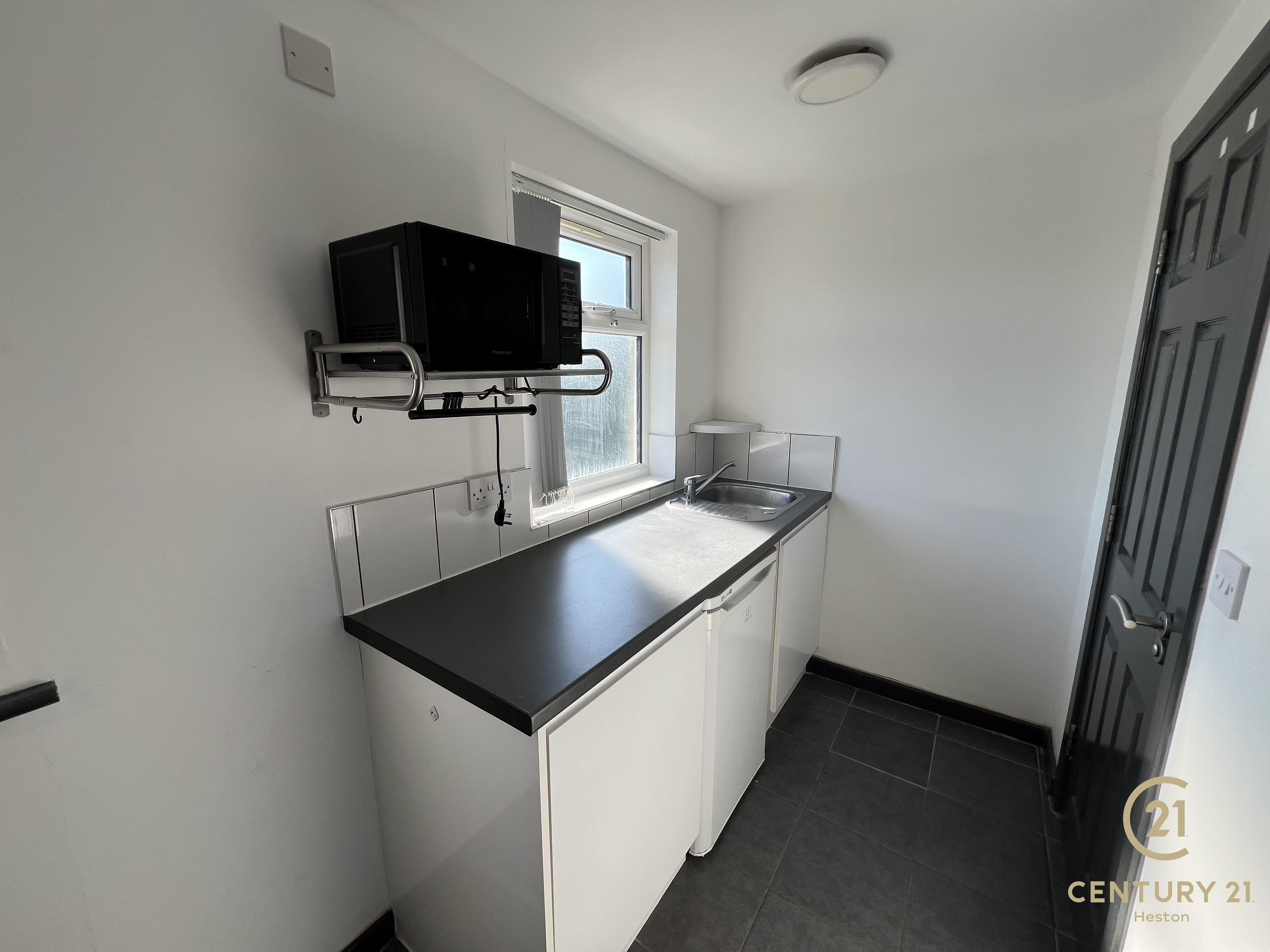 Flat Sedgwick Avenue in Greater London