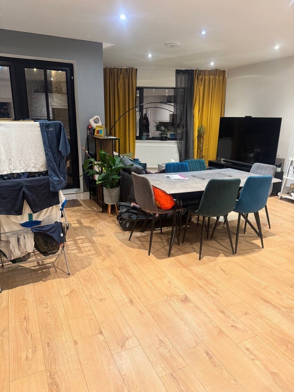 Room Atherton Mews in Greater London