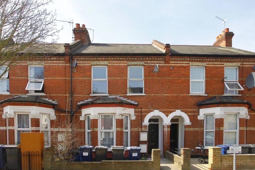 Flat Ravenshurst Avenue in Greater London