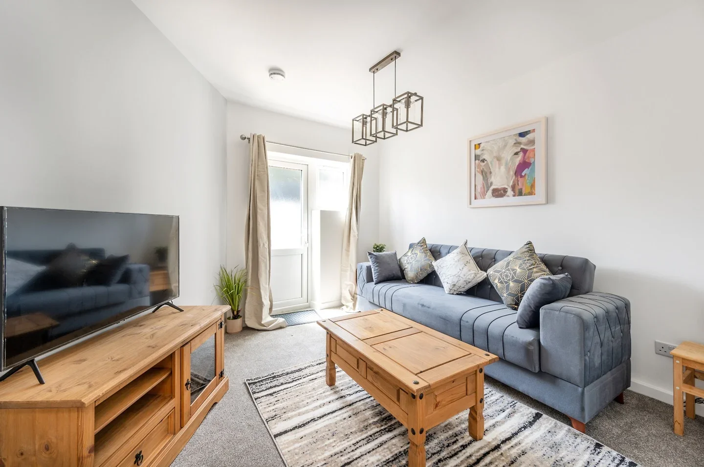 Room Tennyson Close in Greater London