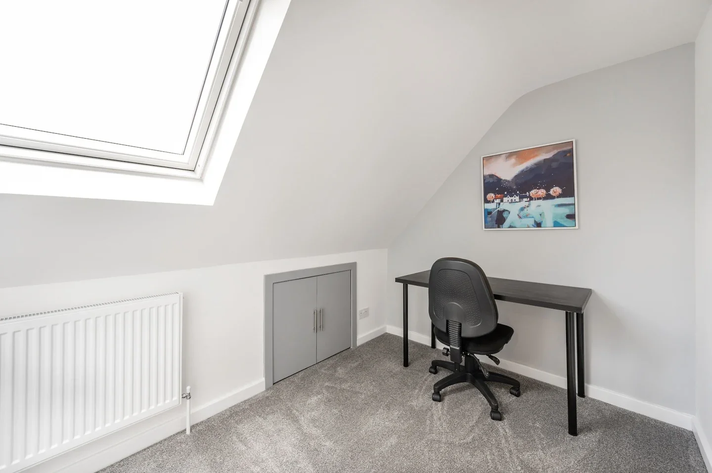 Room Tennyson Close in Greater London