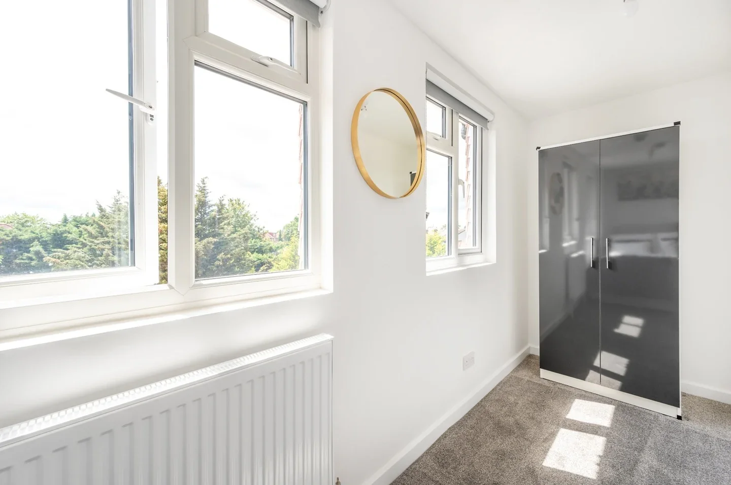 Room Tennyson Close in Greater London