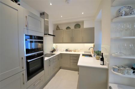 Flat Grantully Road in City of Westminster