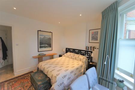 Flat Grantully Road in City of Westminster