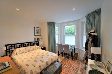 Flat Grantully Road in City of Westminster