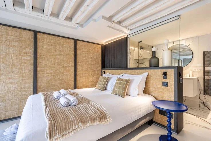 Flat Quai de Bourbon in Paris