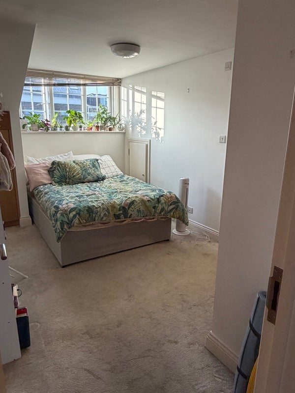 Room Seven Sisters Road in Greater London