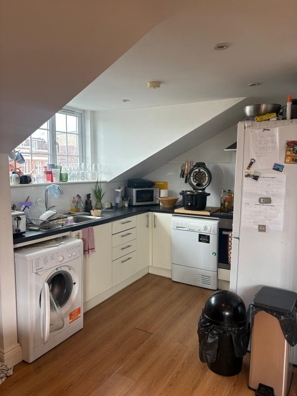 Room Seven Sisters Road in Greater London