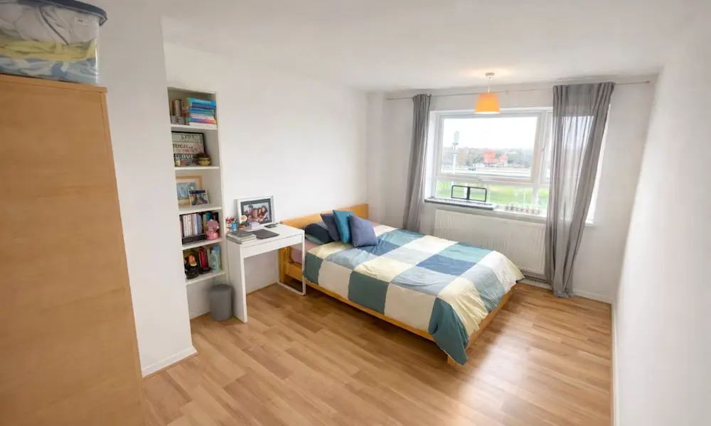 Flat Roding Lane in Chigwell