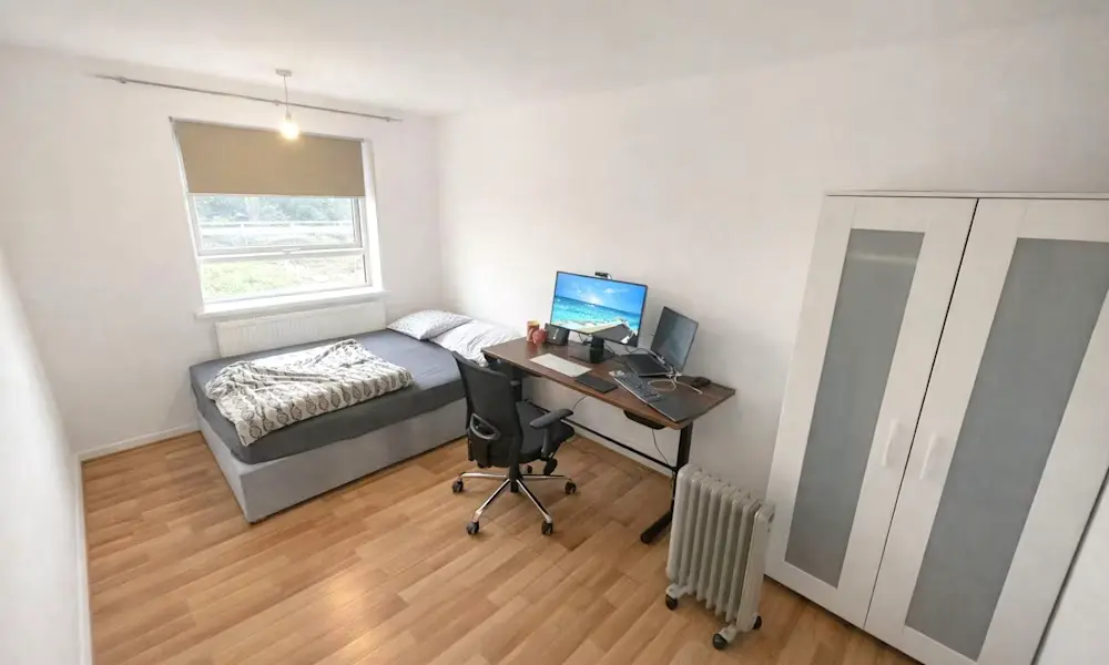 Flat Roding Lane in Chigwell