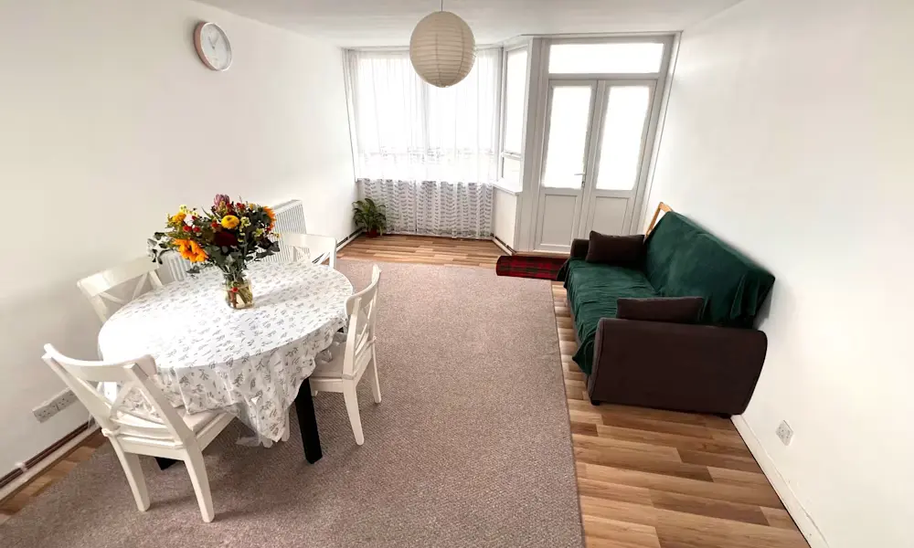 Flat Roding Lane in Chigwell