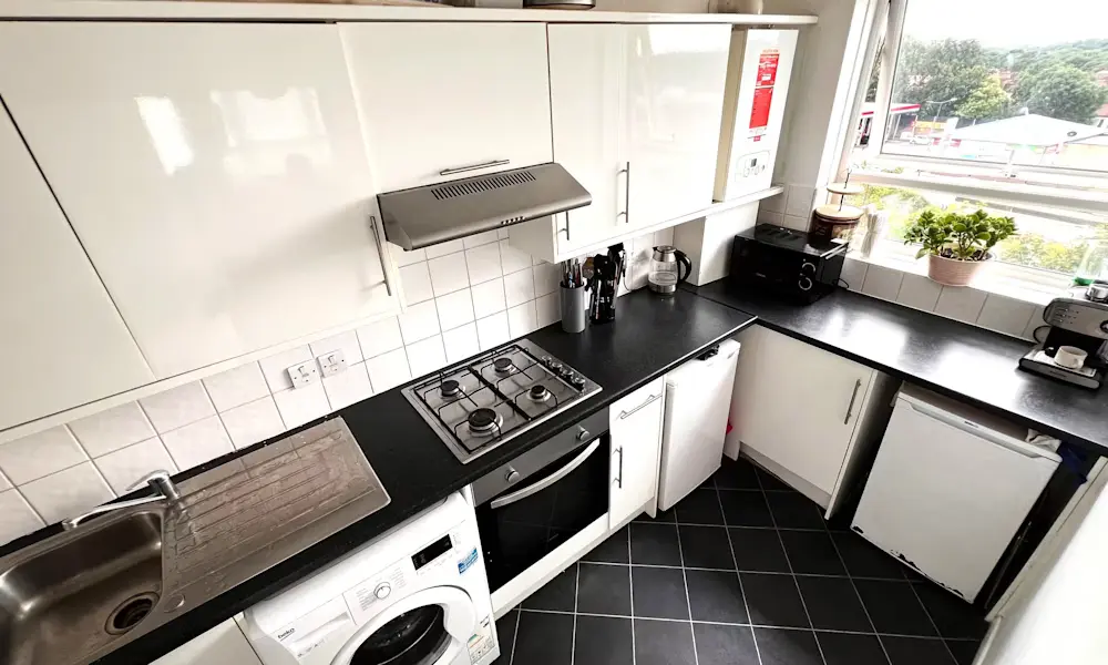 Flat Roding Lane in Chigwell