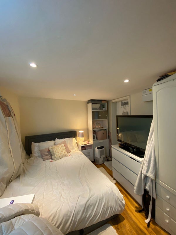 Flat Wickham Lane in Greater London