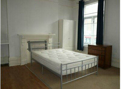Room Heyford Avenue in Greater London