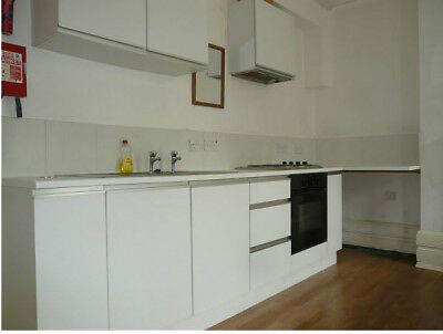 Room Heyford Avenue in Greater London