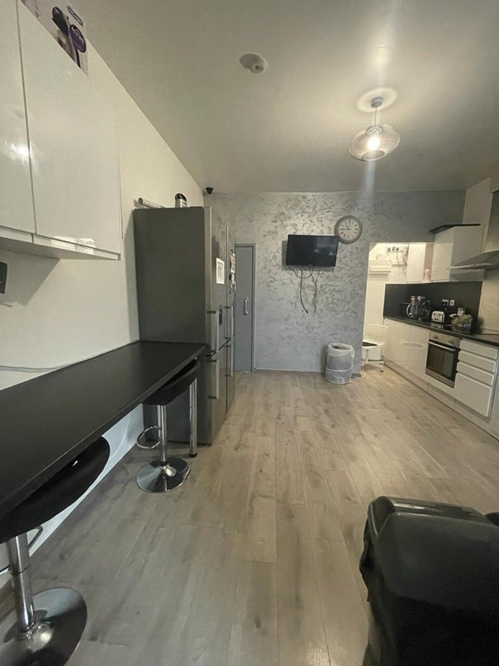 Room Agbrigg Road in Wakefield