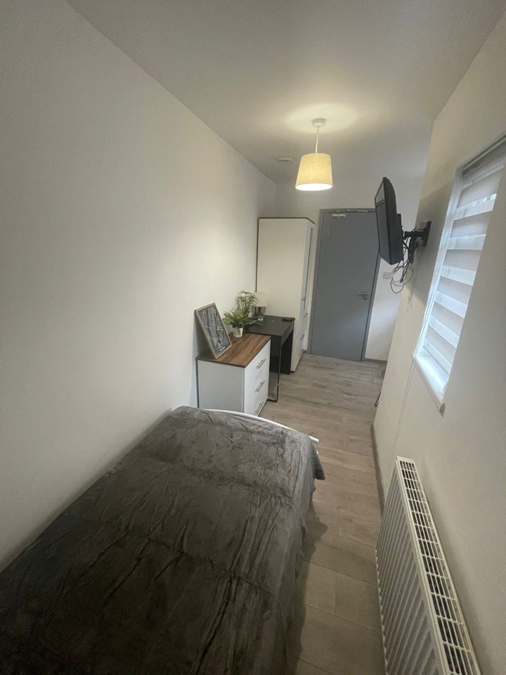 Room Agbrigg Road in Wakefield
