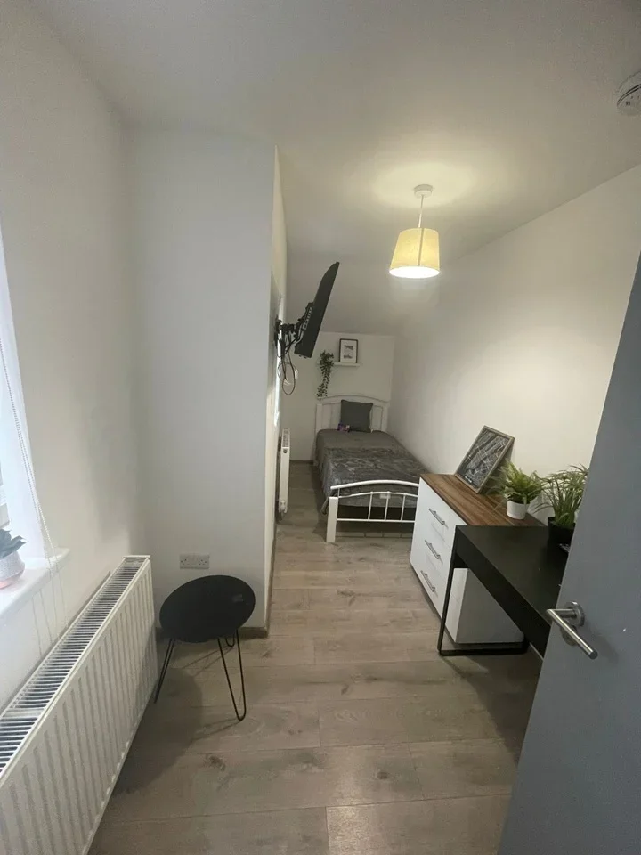 Room Agbrigg Road in Wakefield