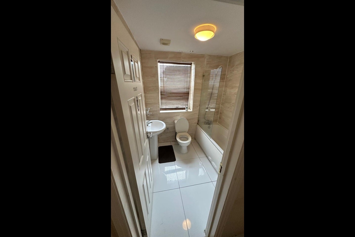 Flat Langthorne Road in Greater London