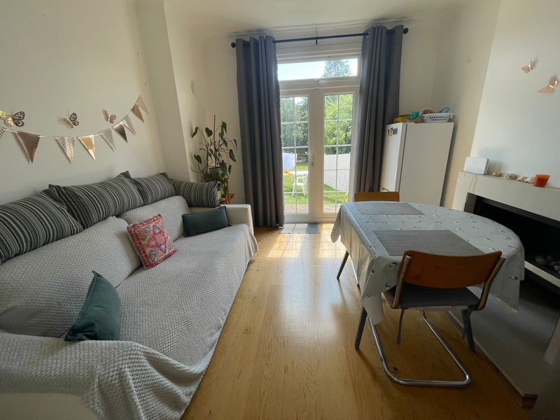 Room Camberley Avenue in Greater London
