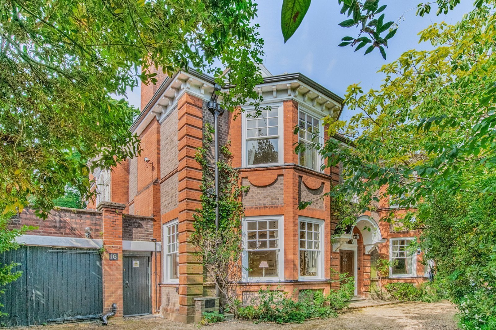House Woodborough Road in Greater London