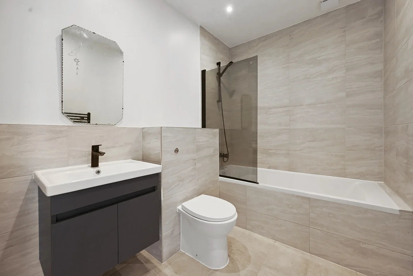 Room Nevill Road in Greater London