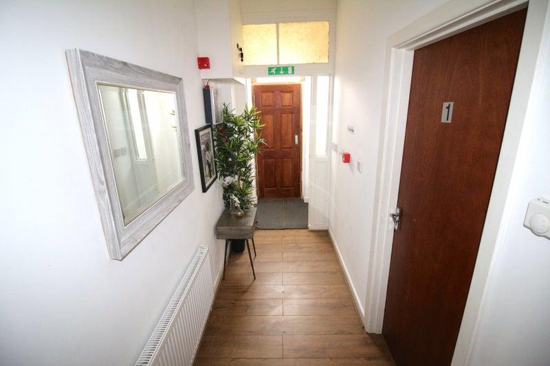 Room Lancelot Road in Greater London