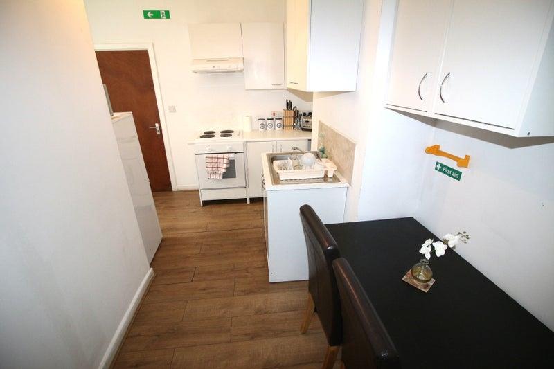 Room Lancelot Road in Greater London