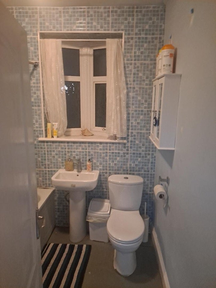 Room Highcroft Avenue in Greater London