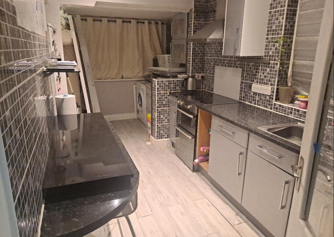 Room Highcroft Avenue in Greater London