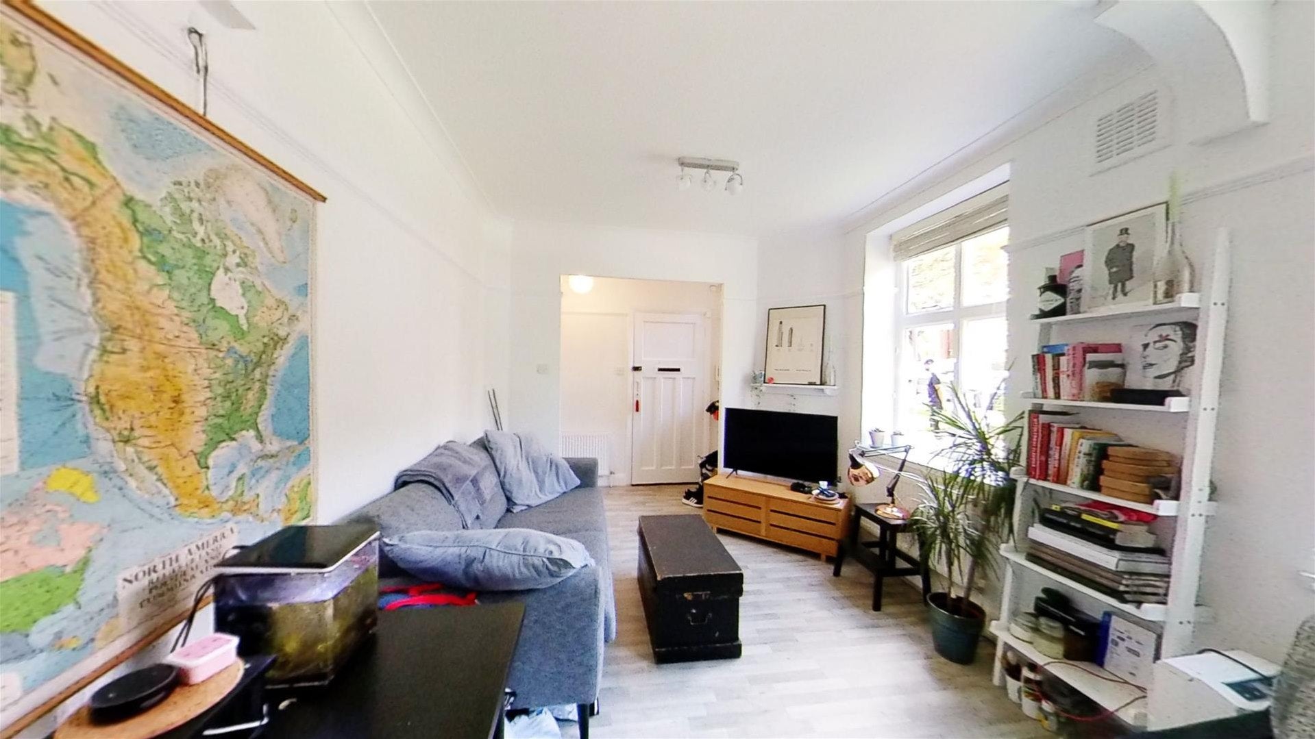 Flat Haslemere Road in Greater London
