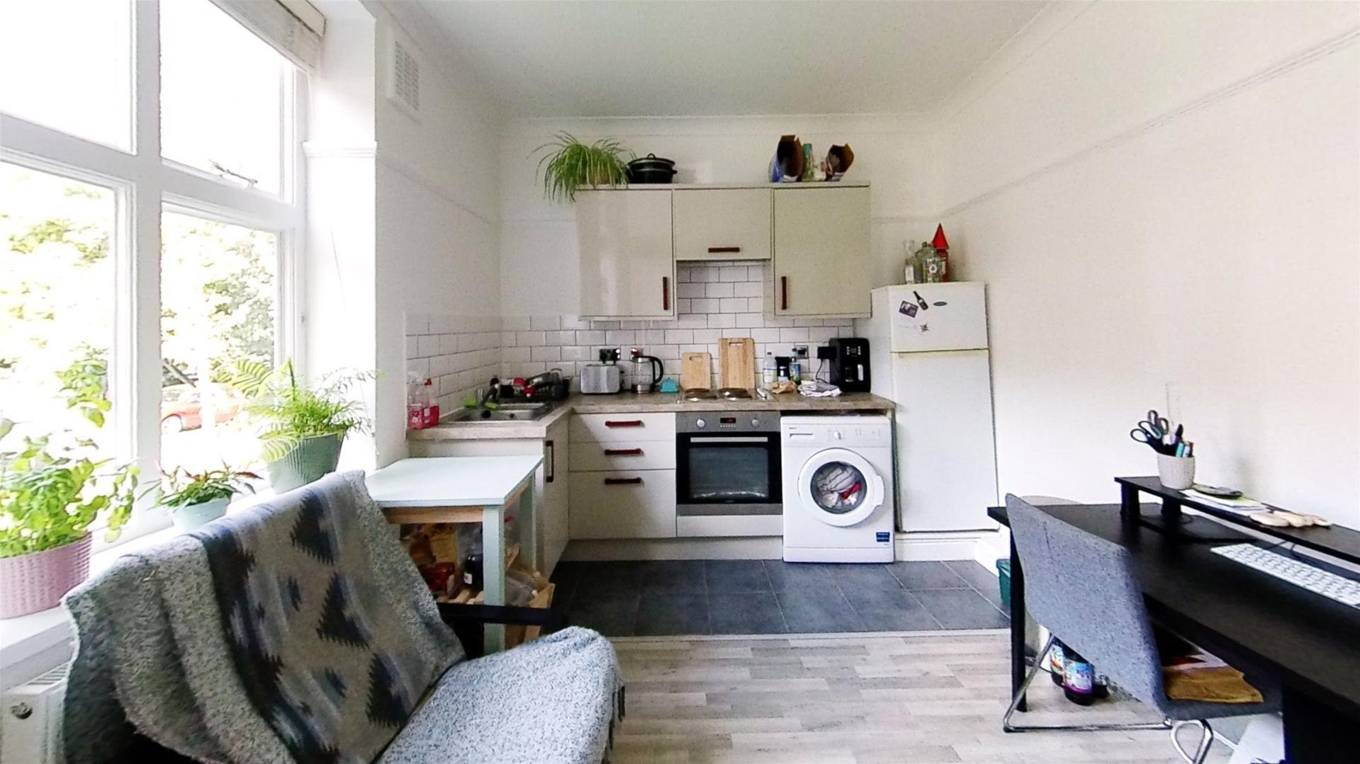 Flat Haslemere Road in Greater London