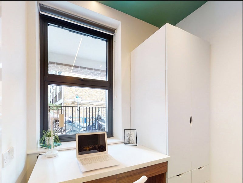 Room Harrow Road in City of Westminster