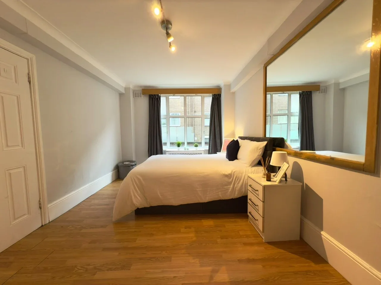 House Rushgrove Avenue in Greater London